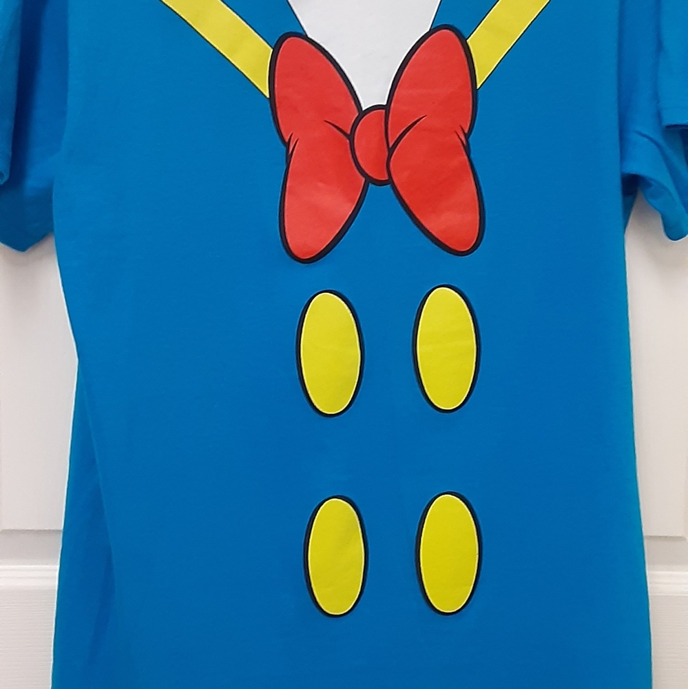 Donald Duck short sleeve t-shirt size medium